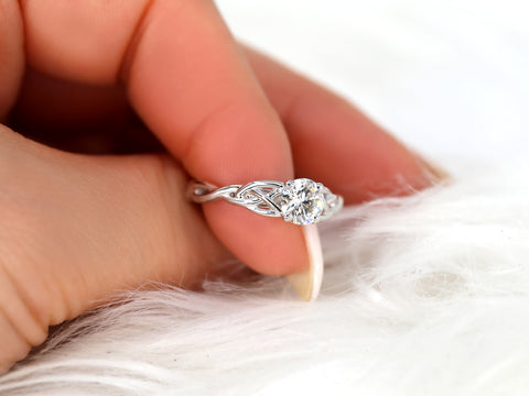 0.75cts Cassidy 6mm 14kt Gold Moissanite Celtic Love Knot Triquetra Round Solitaire Ring - Rosados Box