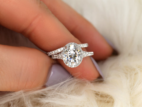 2ct Clarise 9x7mm 14kt Gold Moissanite Diamond Mermaid Split Shank Oval Bridal Set - Rosados Box