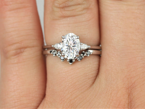 1.50cts Petite Emery & Remy 14kt Gold Moissanite Black Diamond Cluster Oval Three Stone Bridal Set - Rosados Box