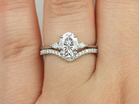 1.50cts Petite Emery 8x6mm & Chevy 14kt Moissanite Diamond Three Stone Oval Bridal Set - Rosados Box