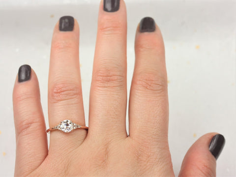 Malia 6mm 14kt Rose Gold OEC FB Moissanite Champagne Diamond Art Deco Dainty 3 Stone Dainty Cluster Ring - Rosados Box