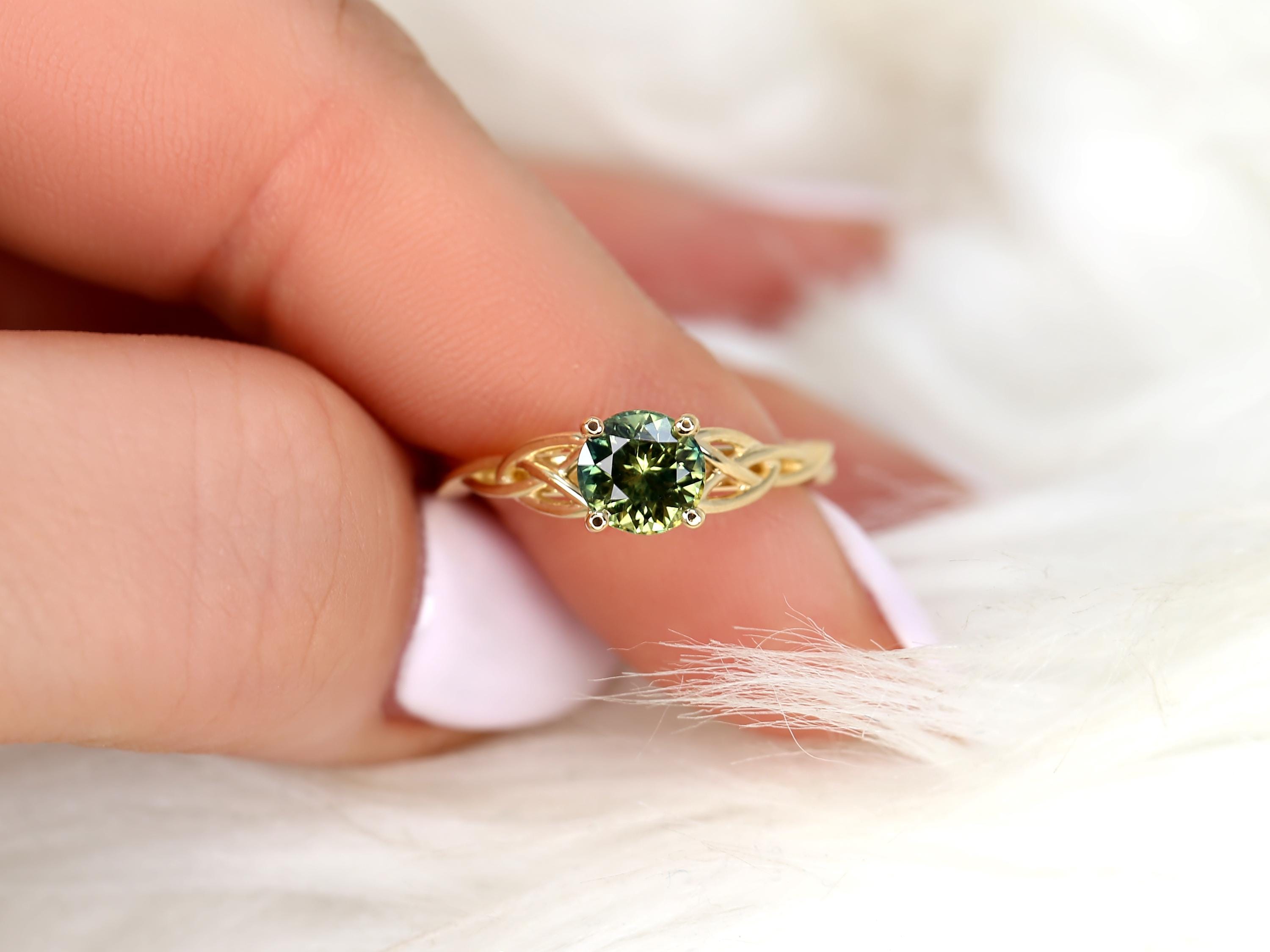 1.30ct Green Tea Teal Sapphire Triquetra Ring – 14kt Gold Cassidy