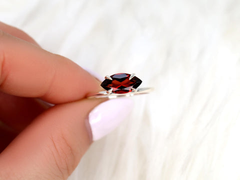 Scarlett 12x6mm 14kt Garnet Marquise Solitaire Ring,Minimalist Marquise Ring,Anniversary Ring,Birthstone Ring,Marquise Gemstone Ring
