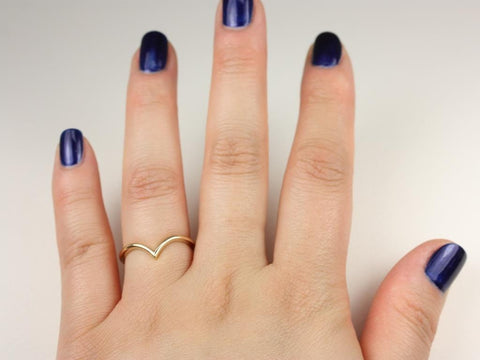 Willow 14kt Gold Plain Chevron Ring - Rosados Box