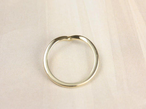 Willow 14kt Gold Plain Chevron Ring - Rosados Box