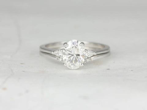 1.50cts Petite Emery 8x6mm & Momo 14kt GoldMoissanite Diamond Oval Bridal Set - Rosados Box