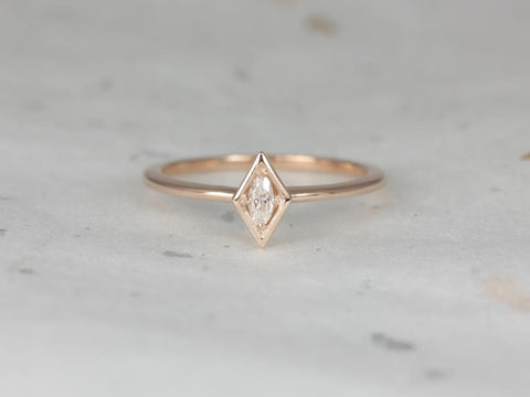 Loris 14kt Gold WITHOUT Milgrain Moissanite Ring - Rosados Box