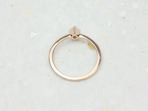 Loris 14kt Gold WITHOUT Milgrain Moissanite Ring - Rosados Box