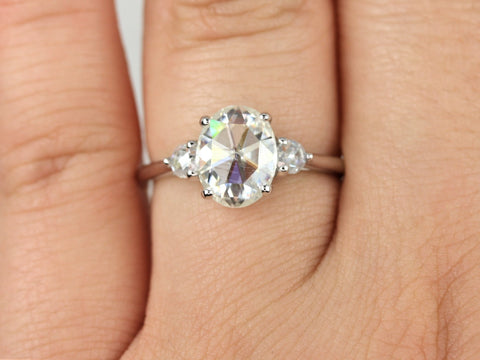 1ct Gloria 9x7mm 14kt Gold Rose Cut Moissanite Three Stone Oval Ring - Rosados Box