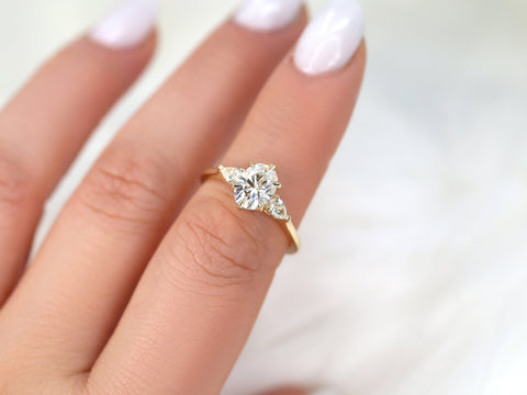 1.50cts Kinsley 8x6mm 14kt Gold Moissanite Diamond Three Stone Oval Ring - Rosados Box