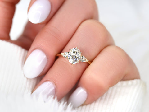 1.50cts Kinsley 8x6mm 14kt Gold Moissanite Diamond Three Stone Oval Ring - Rosados Box