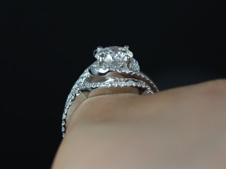 1.25ct Maritza 7mm 14kt Gold Moissanite Diamond Crossover Round Halo Twist Bridal Set - Rosados Box