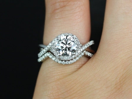 1.25ct Maritza 7mm 14kt Gold Moissanite Diamond Crossover Round Halo Twist Bridal Set - Rosados Box