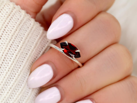 Scarlett 12x6mm 14kt Garnet Marquise Solitaire Ring,Minimalist Marquise Ring,Anniversary Ring,Birthstone Ring,Marquise Gemstone Ring