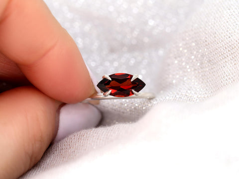 Scarlett 12x6mm 14kt Garnet Marquise Solitaire Ring,Minimalist Marquise Ring,Anniversary Ring,Birthstone Ring,Marquise Gemstone Ring