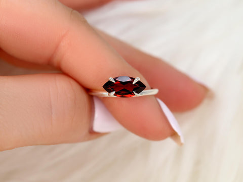 Scarlett 12x6mm 14kt Garnet Marquise Solitaire Ring,Minimalist Marquise Ring,Anniversary Ring,Birthstone Ring,Marquise Gemstone Ring